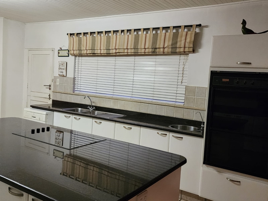 4 Bedroom Property for Sale in Ifafi North West
